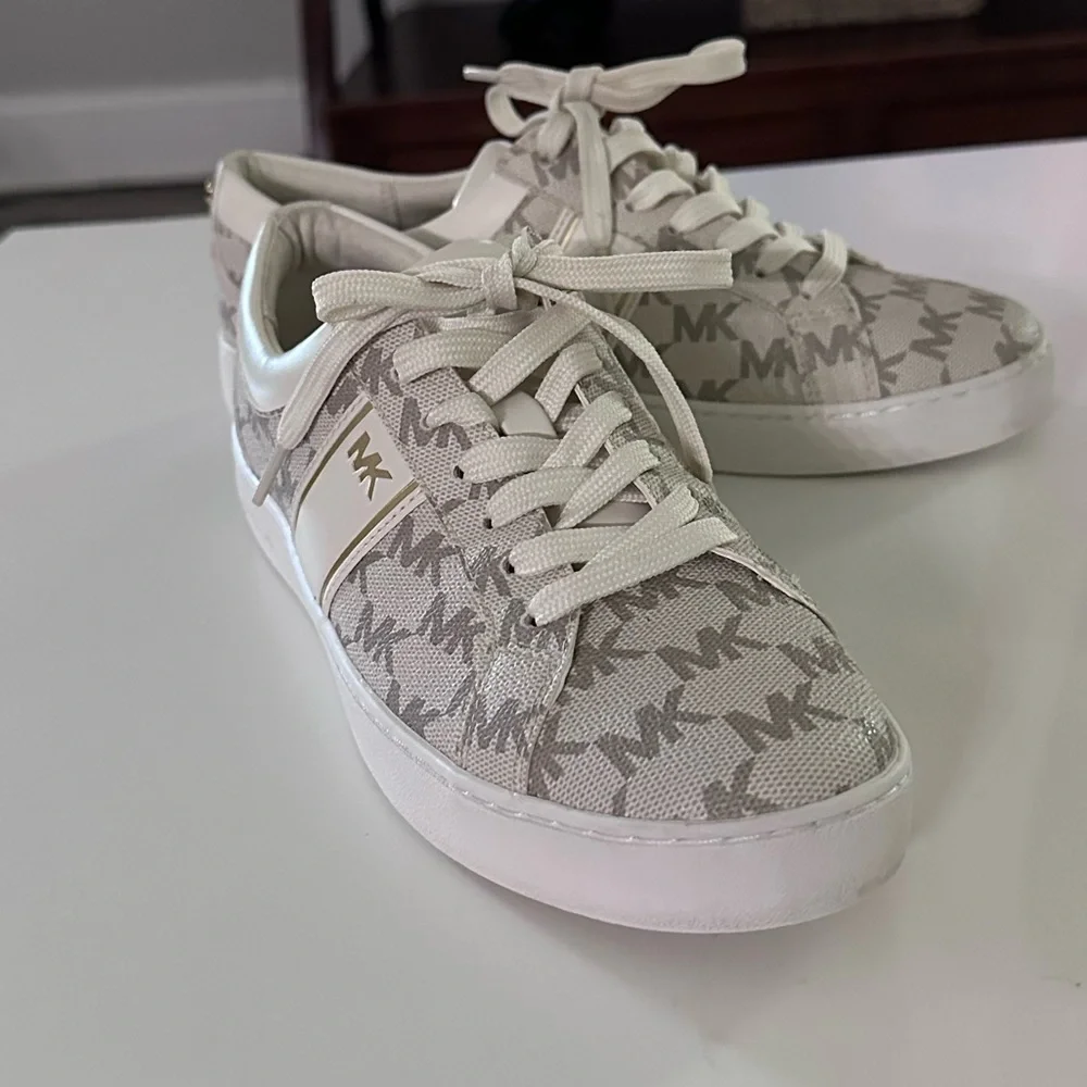 Michael Kors Stripe Lace-Up Size 6.5 - Picture 9 of 12